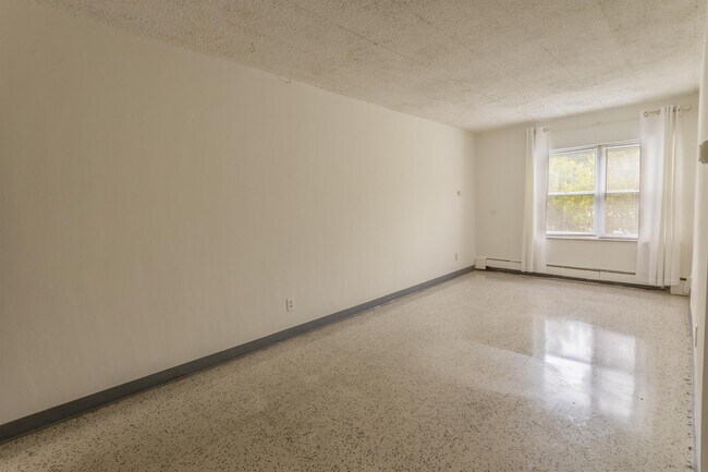 Building Photo - 2441 Holmes St