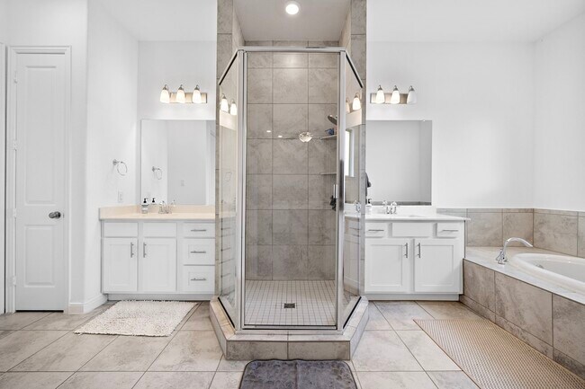 Building Photo - 11008 Mikula Dr