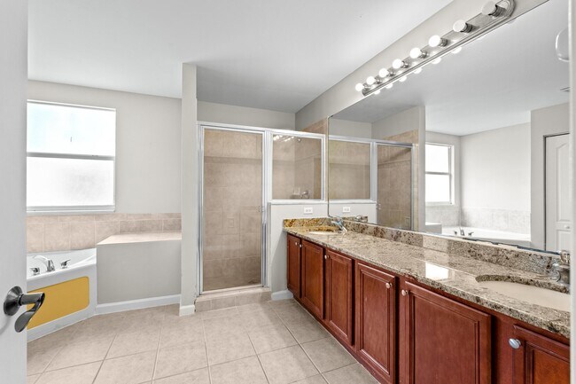 Building Photo - 266 Berenger Walk