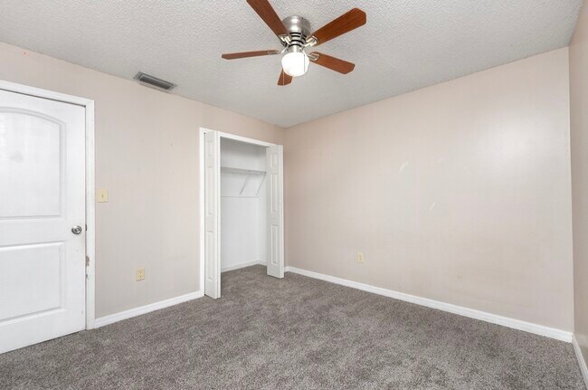 Building Photo - 1023 Spring Meadow Dr
