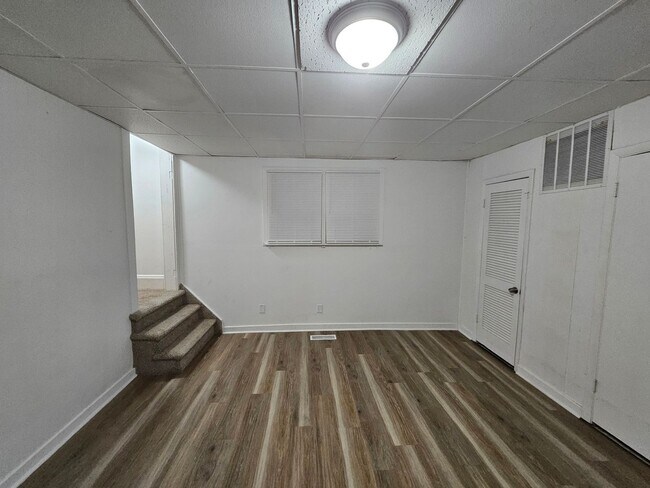 Building Photo - 109 E Eichel Ave