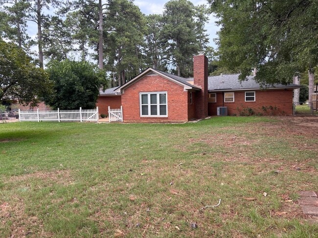 Building Photo - 3819 Marie Cook Dr