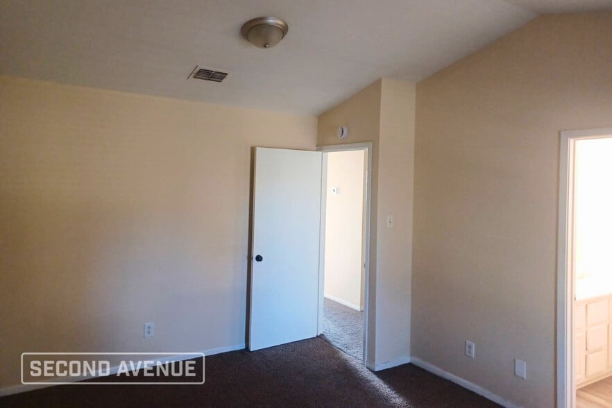 Building Photo - 7943 Ellinger Ln