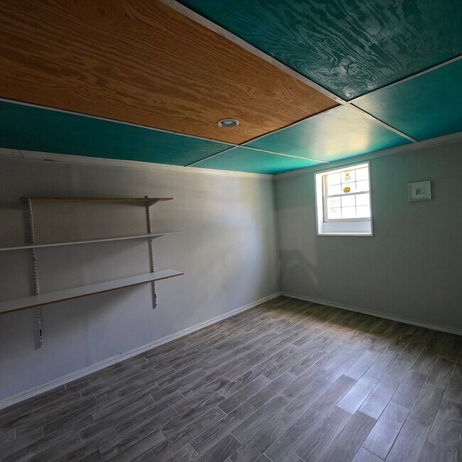 Building Photo - 552 Plantation Blvd
