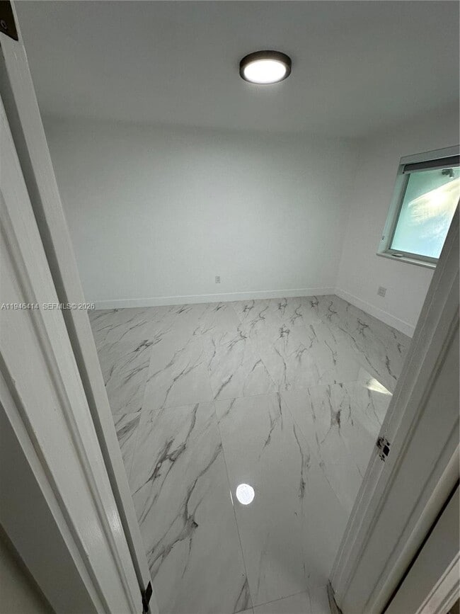 Building Photo - 530 Santander Ave