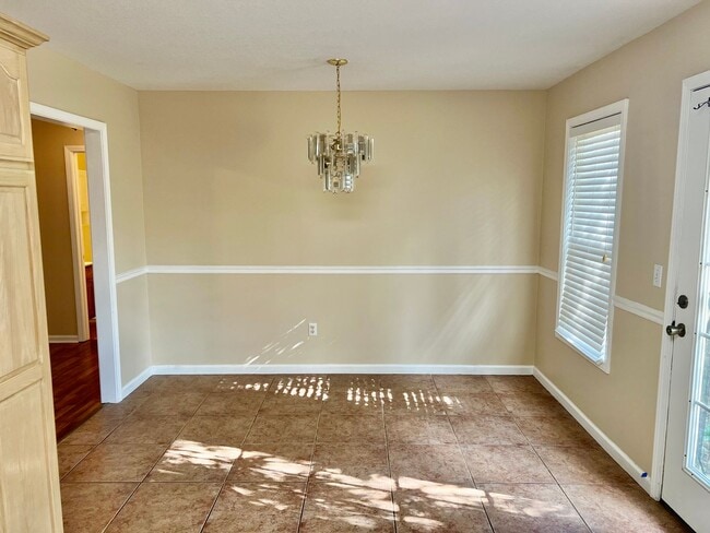 Building Photo - 5611 Prospect Rd