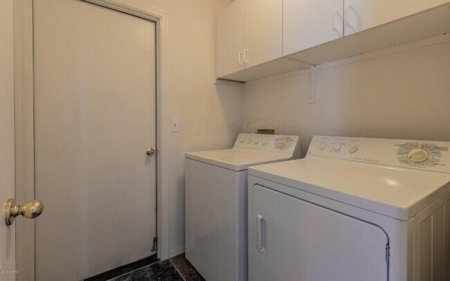 Building Photo - 3Bdrm / 2Ba  Bright & Clean near Thorneydale/Hardy