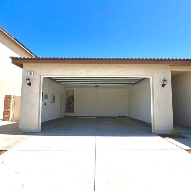 Building Photo - 9698 Babaco St