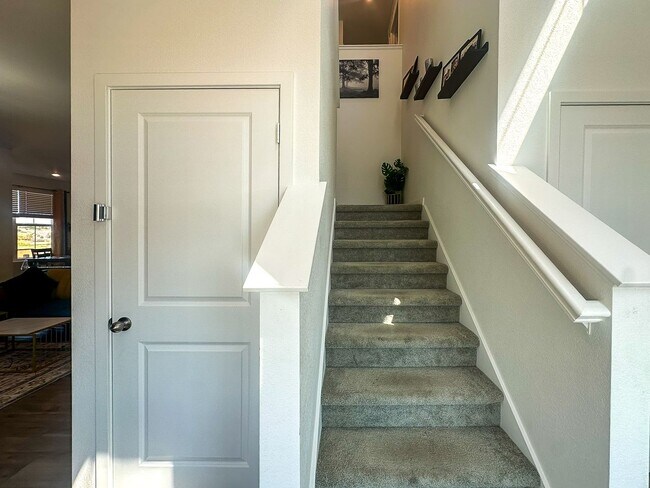 Building Photo - CORNER LOT! - DOVE VILLAGE PAIRED HOME 3bd 2.5ba 3,091sq.ft. Built in 2023 FOR RENT