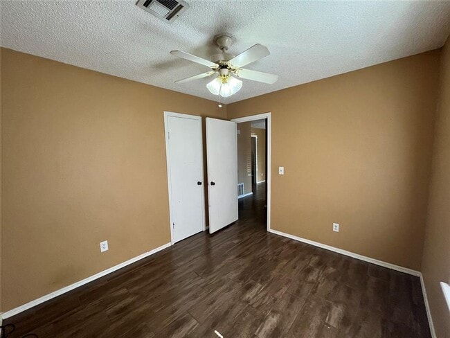 Building Photo - 829 Russell Cir