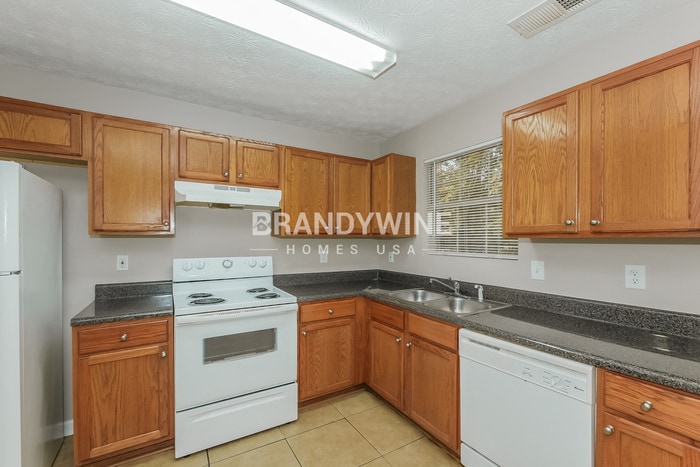 Building Photo - 10445 Ivygate Ave