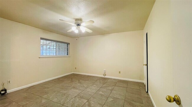 Building Photo - 13212 Bourbon St