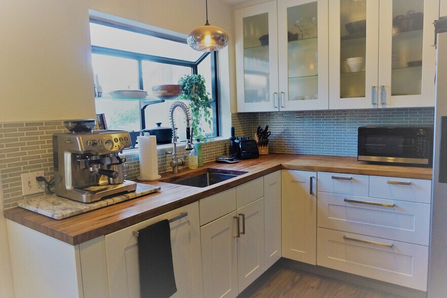 Kitchen - 3829 Glenfeliz Boulevard