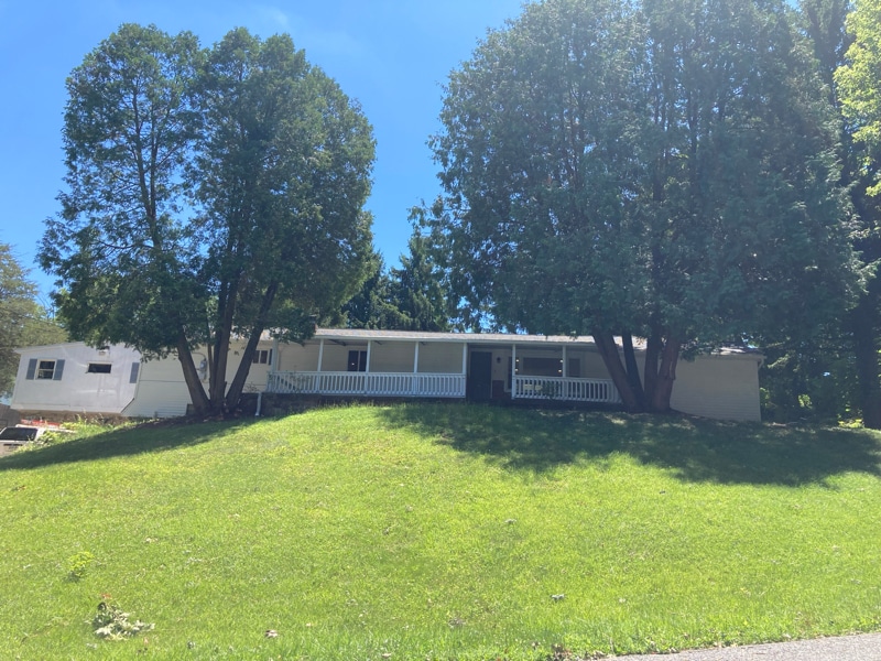 Building Photo - 140 Young St