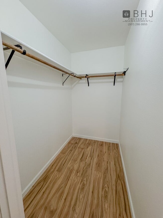 Building Photo - Dog Friendly 2 bed/ 1 bath HOUSE for Rent!