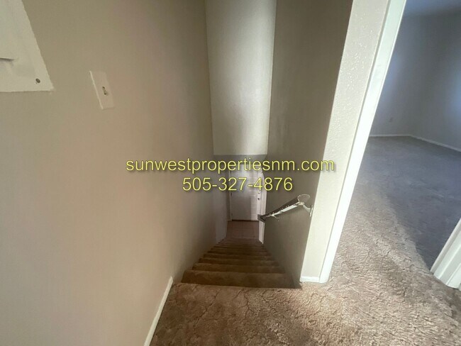 Building Photo - 1701 E Cliffside Dr