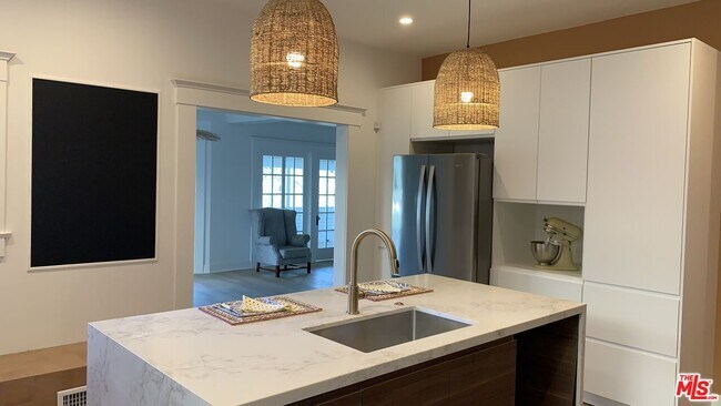 Building Photo - 400 N Avenue 66