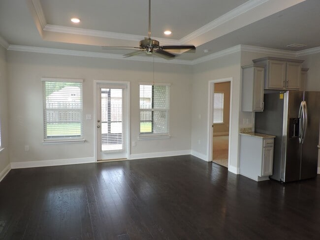 Building Photo - Beautiful home in gated community!