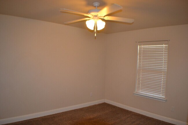 Building Photo - 1220 Randolph Dr