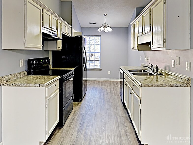 Building Photo - 1613 Bear Brook Dr