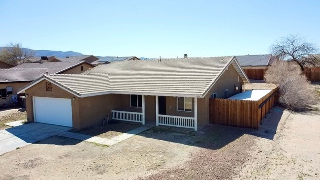 Primary Photo - Wow must see 4 bedroom Plus 2 bath Home in...