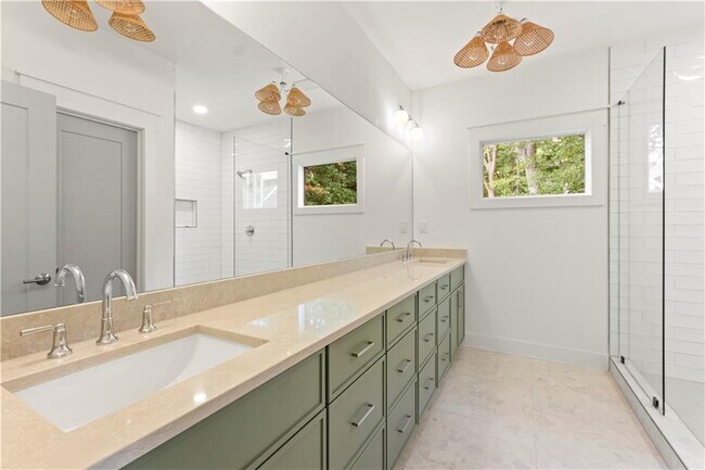 Building Photo - 205 Whitefoord Ave NE