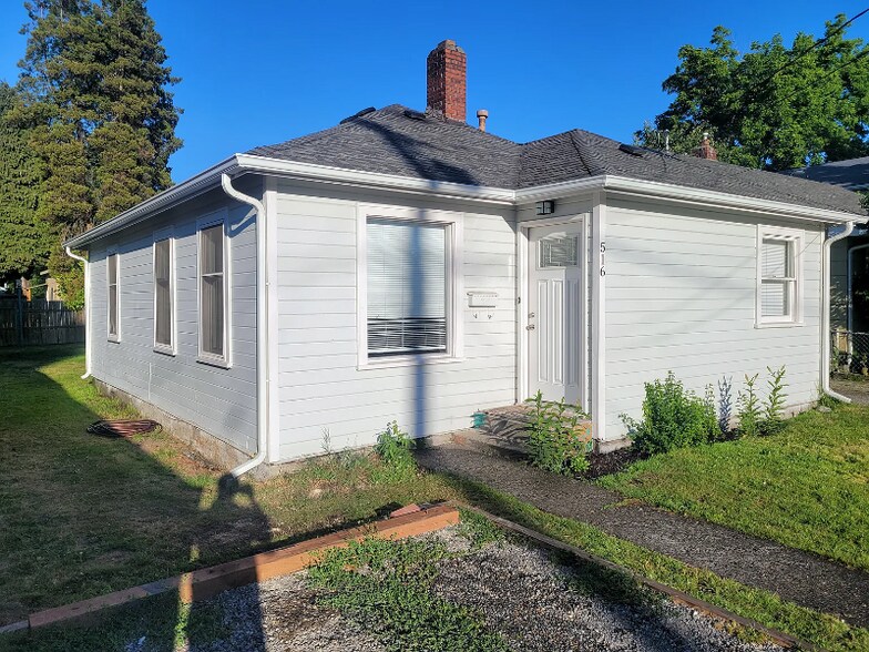Building Photo - 516 3rd Ave S