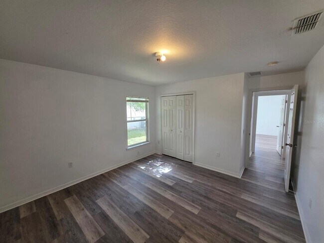 Building Photo - 670 Reindeer Dr