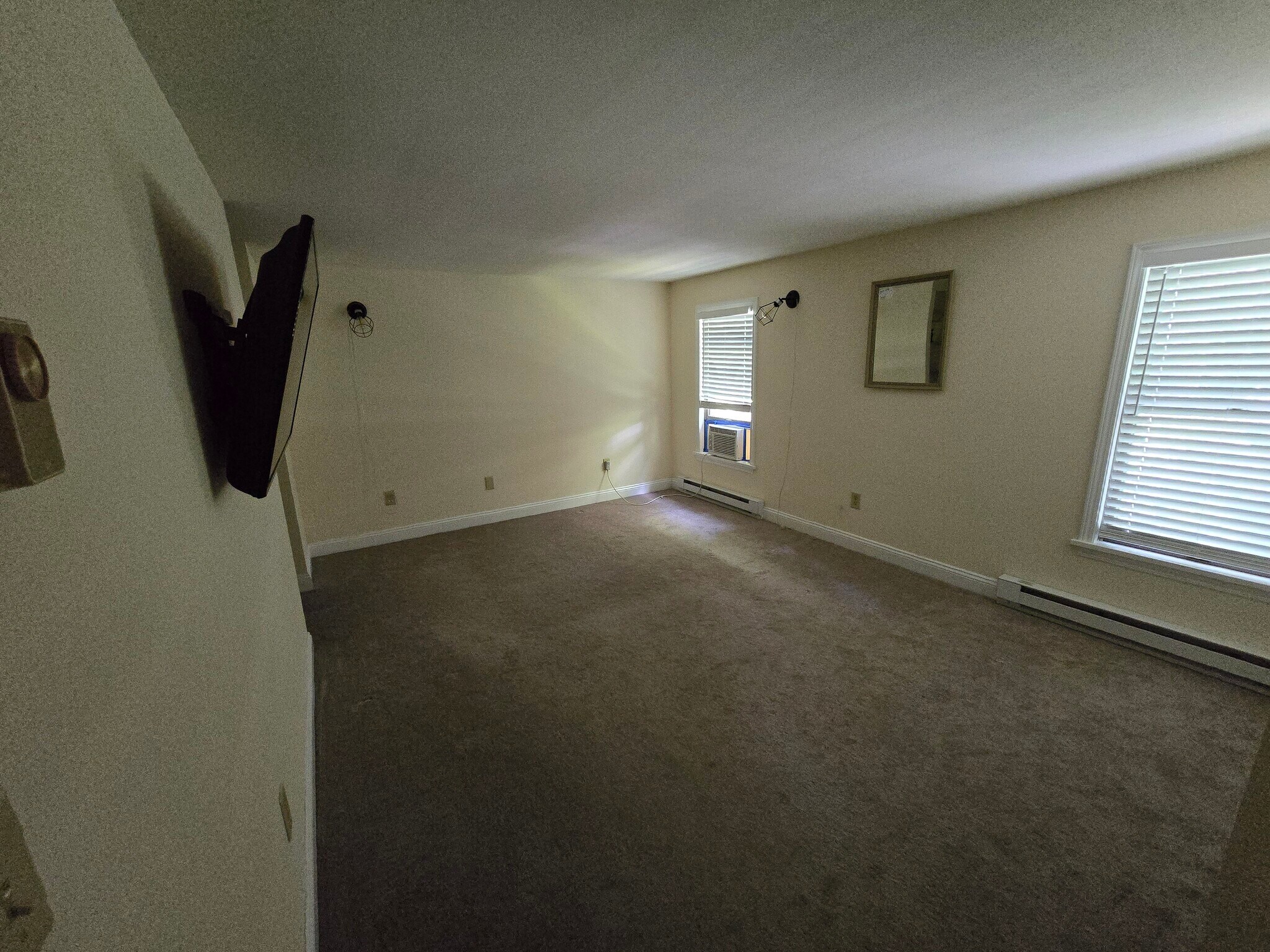 Primary Bed - 202 Piscassic St