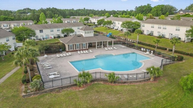 Building Photo - 734 Majestic Dr