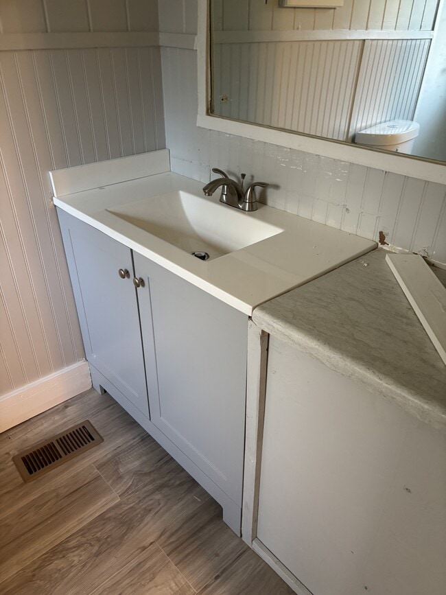 Building Photo - 1870 Wisteria Dr