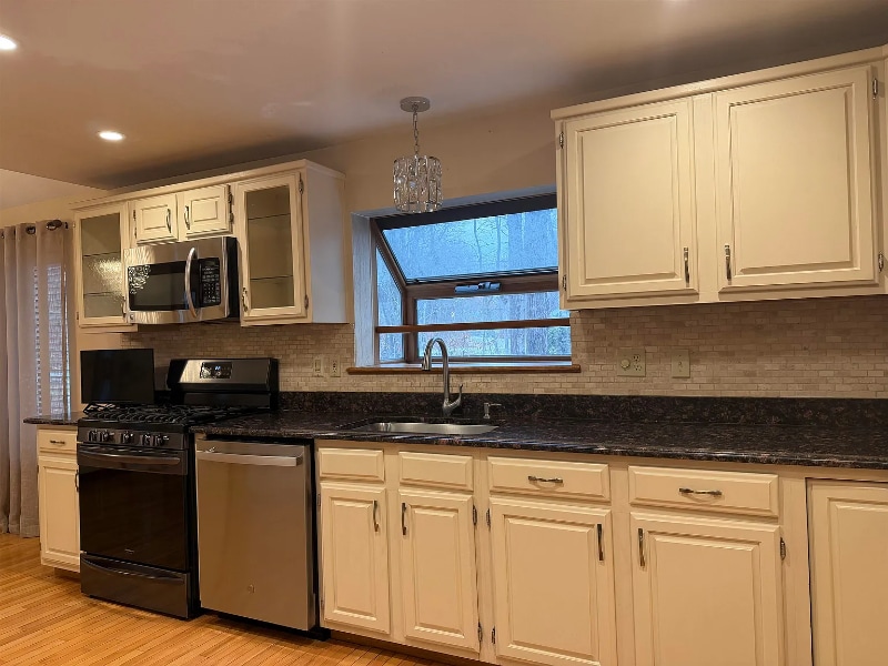 Building Photo - 17 Bayberry Dr