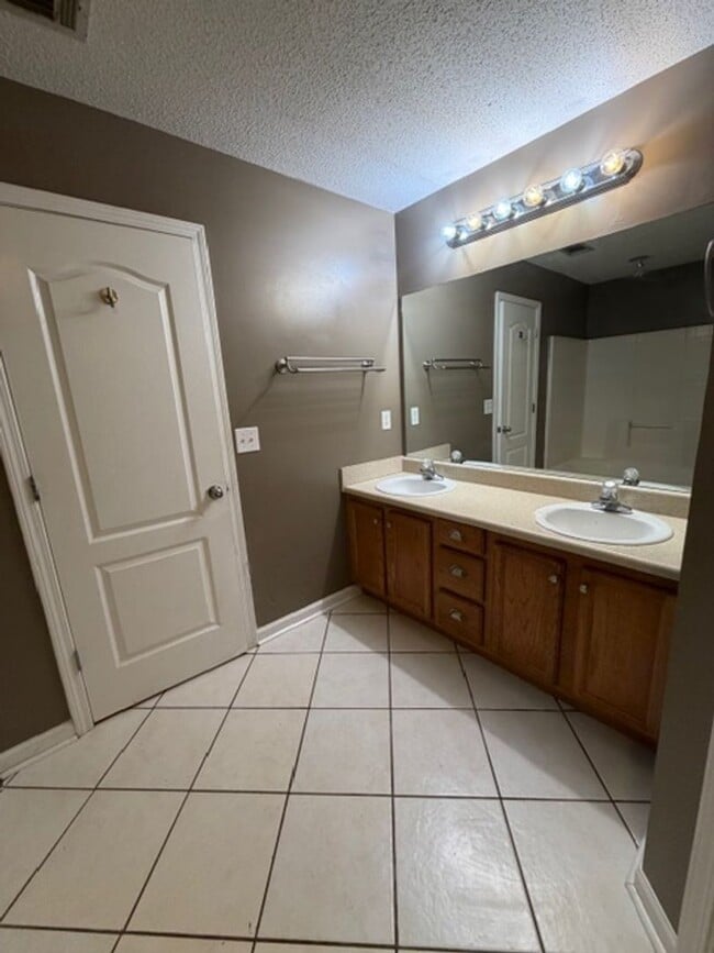 Building Photo - Charming 3 Bed, 2 Bath Home in Warner Robins!