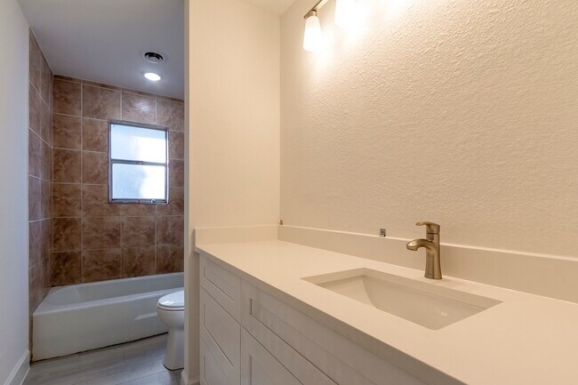 Building Photo - 118 Milliken Dr