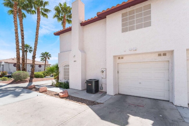 Building Photo - Move in now to this beautiful 2 story 3 bed 2.5 bath townhome near the Lakes area!