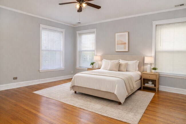 Building Photo - 940 E 48th St