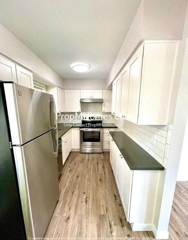 Building Photo - Updated One Bedroom Duplex in Montavilla!