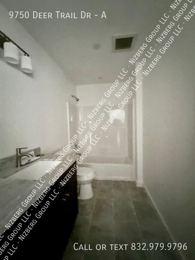 Building Photo - 9750 Deer Trail Dr