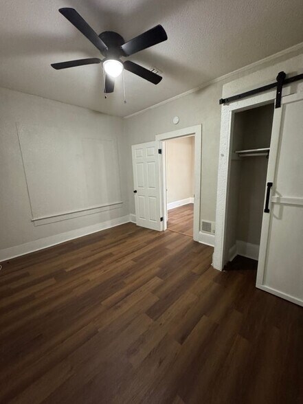 Building Photo - 1459 W 23rd St