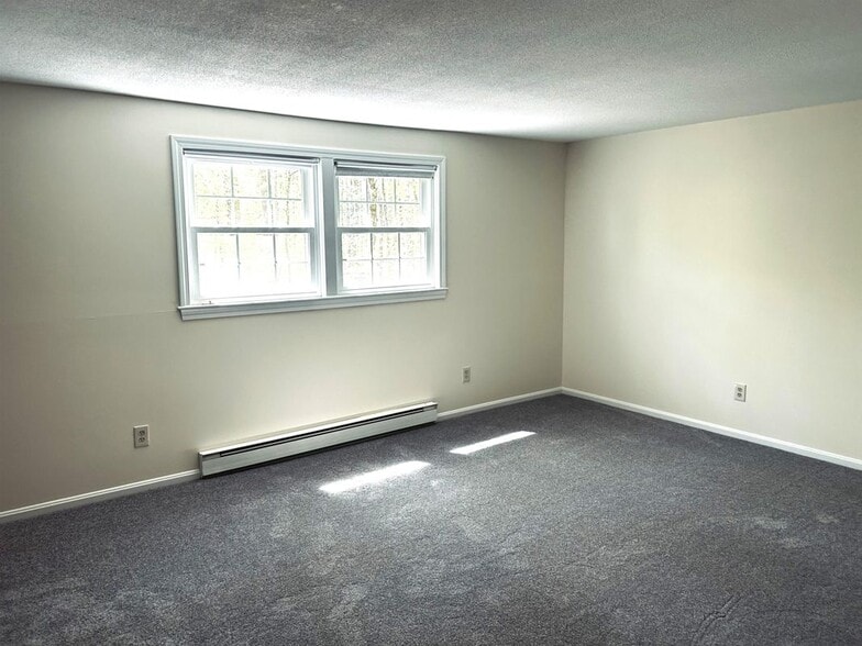 Building Photo - 15 Deerwood Dr