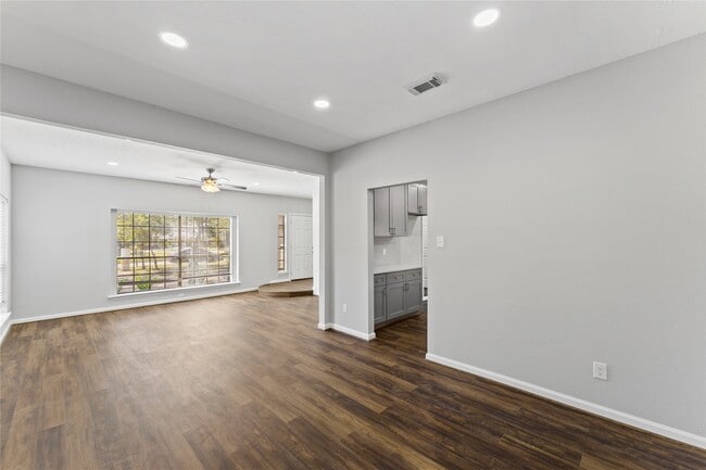 Building Photo - 4826 Brooklawn Dr