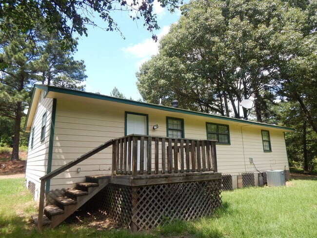 Building Photo - Winona ISD: 3 Bedroom, 2 Bath Home in a Co...