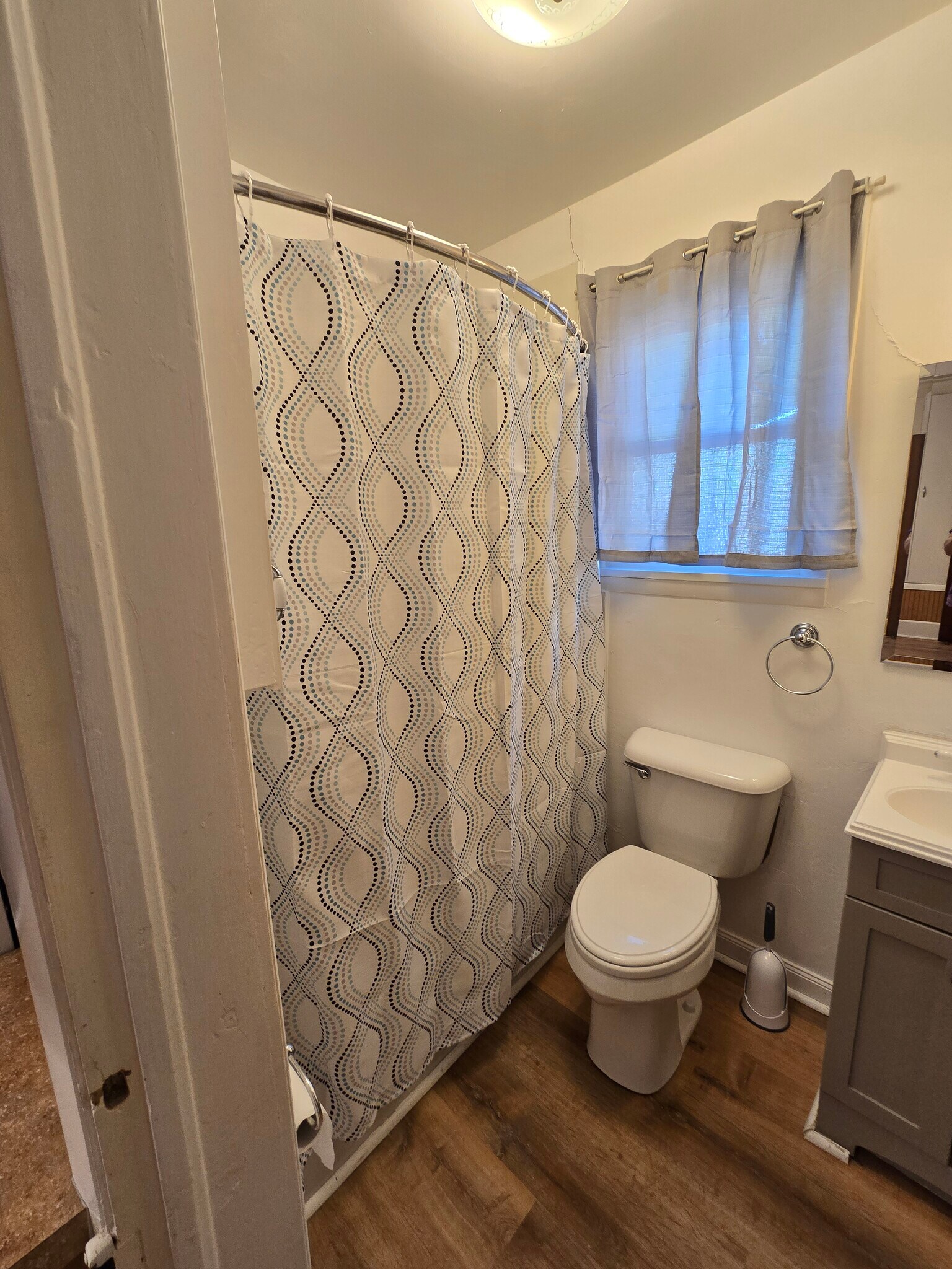 Bathroom_03 - 607 Harrison Ave
