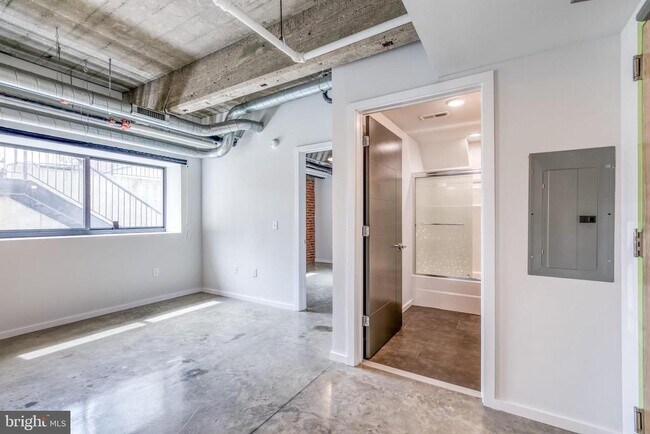 Building Photo - 4800 Brown St