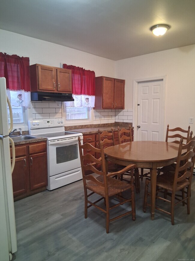 Building Photo - 367 Watertown Ave