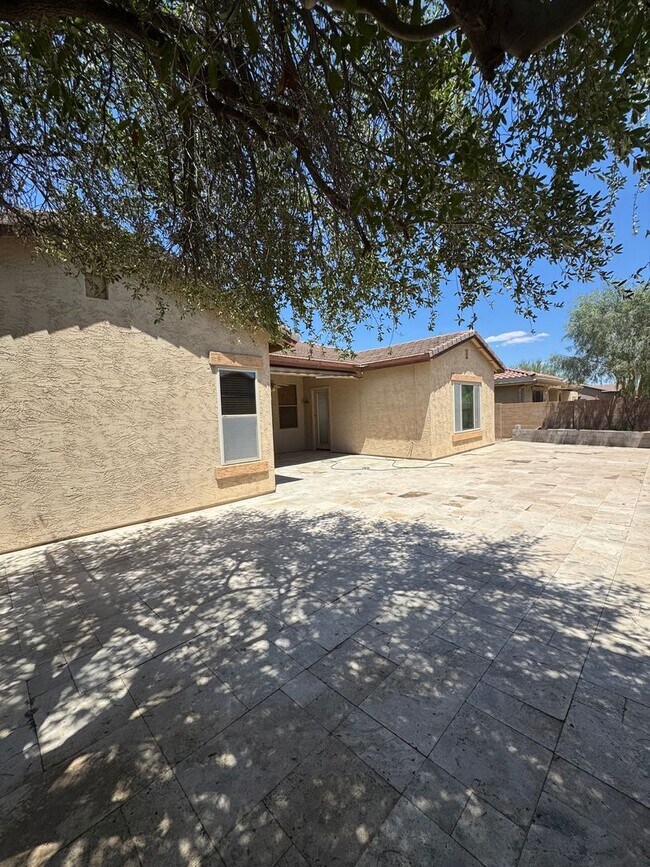 Building Photo - ***1st month's rent 1/2 off** 4BD / 3BA Chandler Home for Rent!