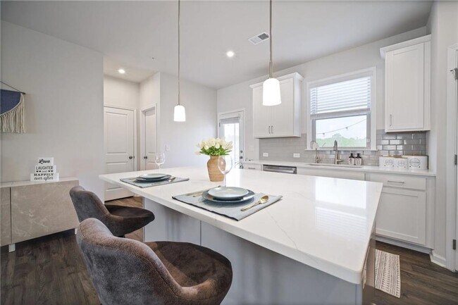Building Photo - 1595 Ridgebrook Downs