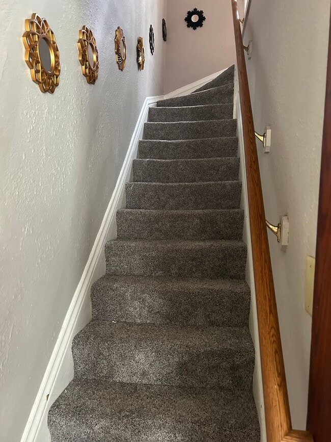 Building Photo - 4 Bdr/2Bath Spacious Home Available