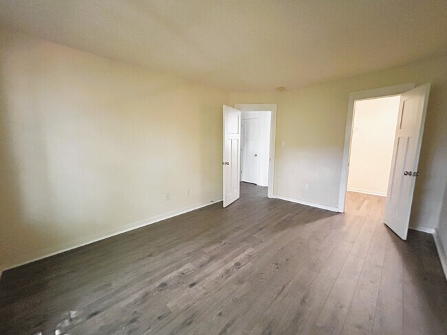 Building Photo - 248 Craftsman Cir