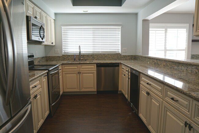 Building Photo - 35106 Mission Hills Dr